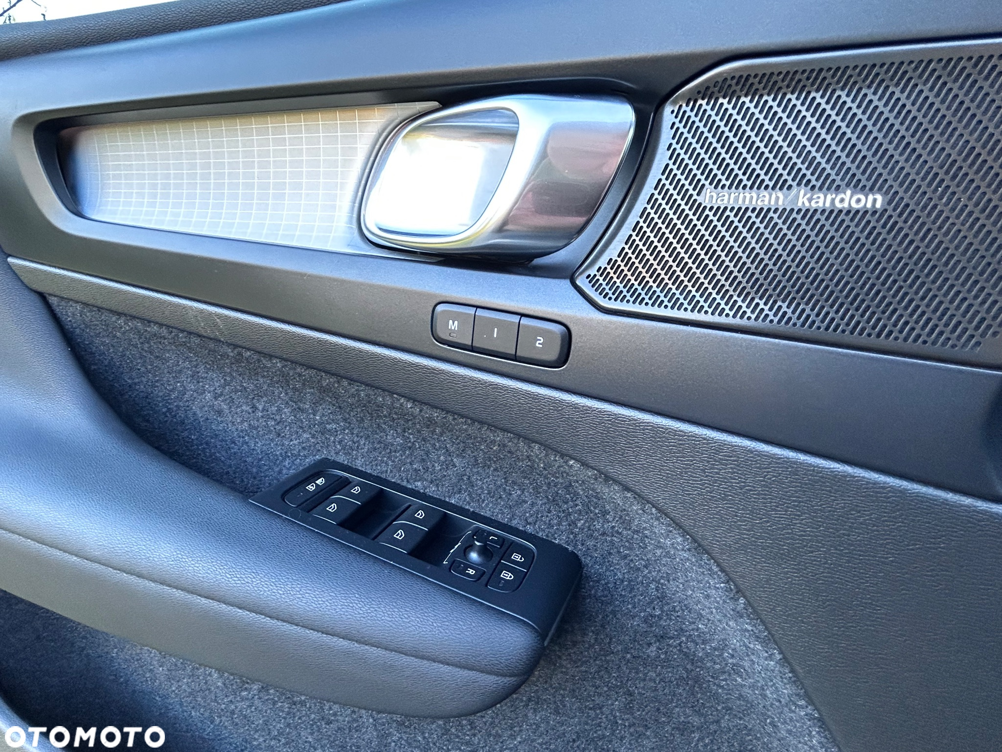 Volvo XC 40 T4 Plug-In Hybrid Plus Dark - 18
