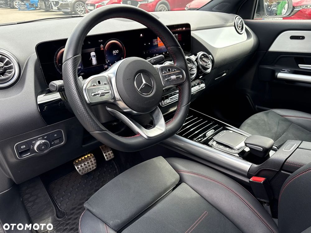 Mercedes-Benz GLA - 11