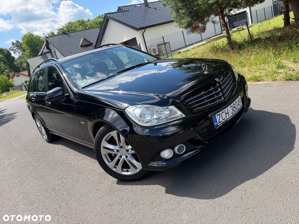 Mercedes-Benz Klasa C 200 CGI BlueEff Elegance