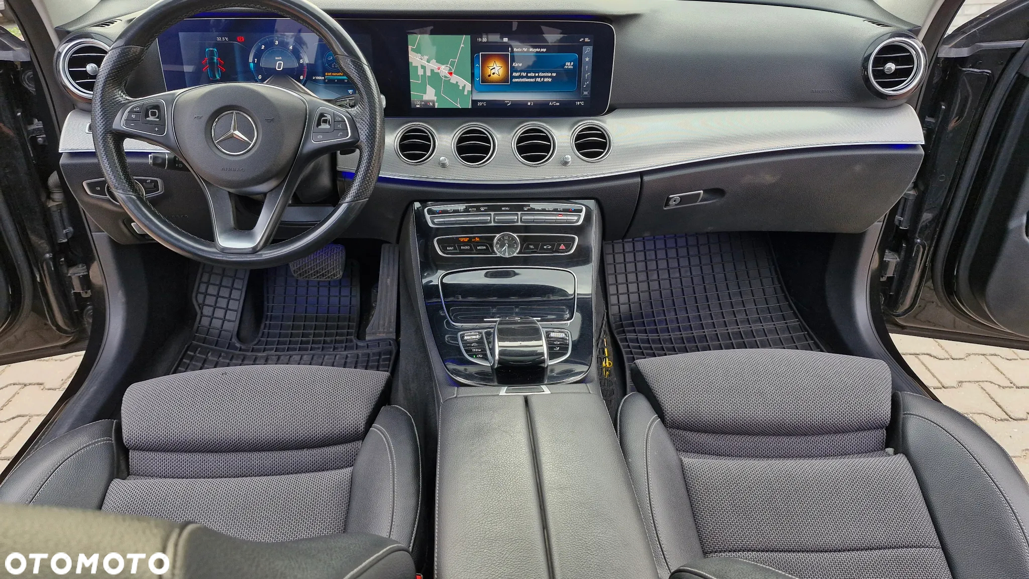Mercedes-Benz Klasa E 220 d T 9G-TRONIC AMG Line - 19