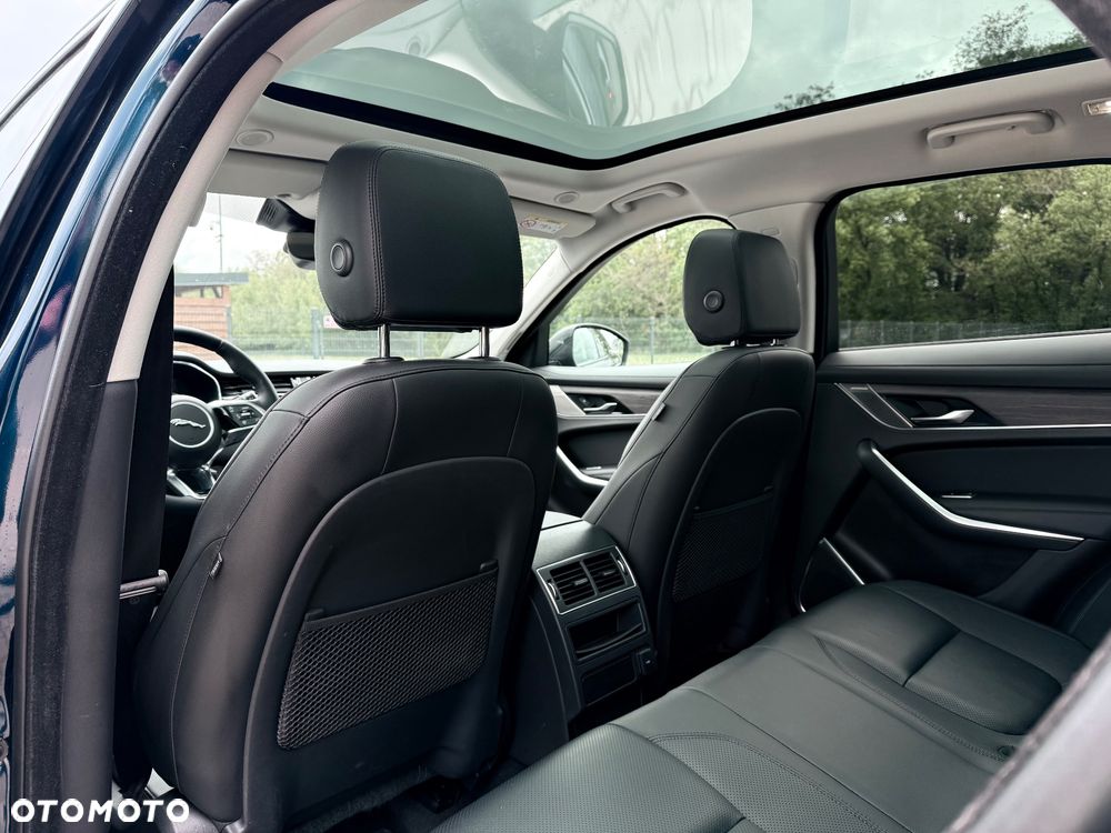 Jaguar F-Pace 2.0 D200 mHEV AWD SE - 32