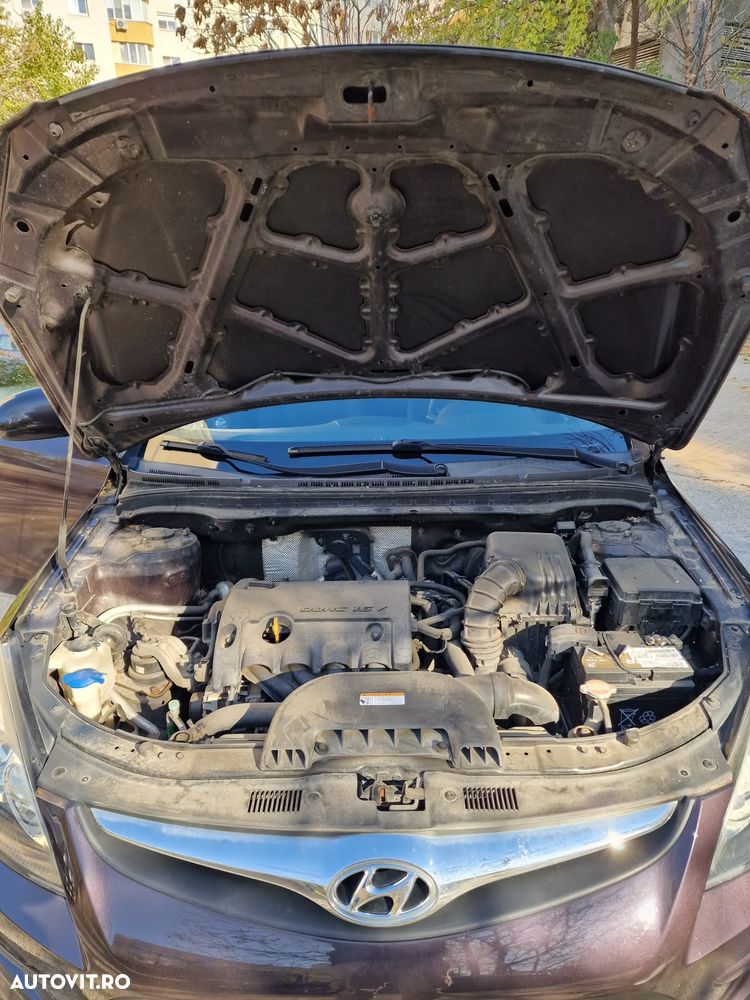 Hyundai i30 1.6 DOHC CLASSIC - 10
