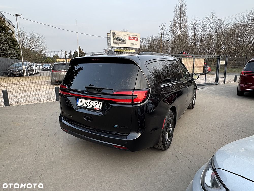 Chrysler Pacifica - 24