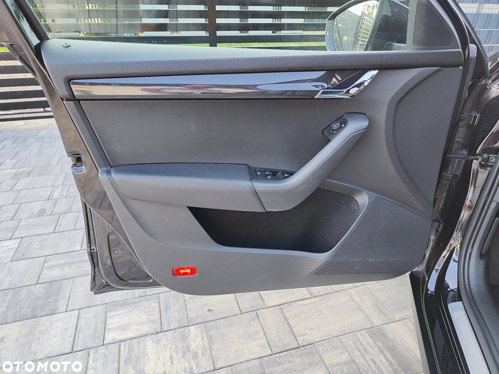 Skoda Octavia Combi 2.0 TDI DSG RS - 27