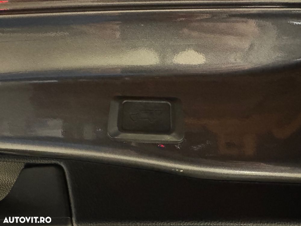 Toyota RAV4 2.5 4x4 Hybrid Team Deutschland - 28