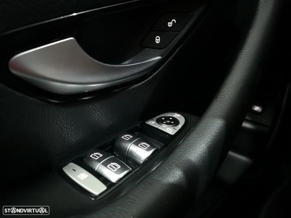 Mercedes-Benz E 220 CDi Avantgarde BE Auto. - 27