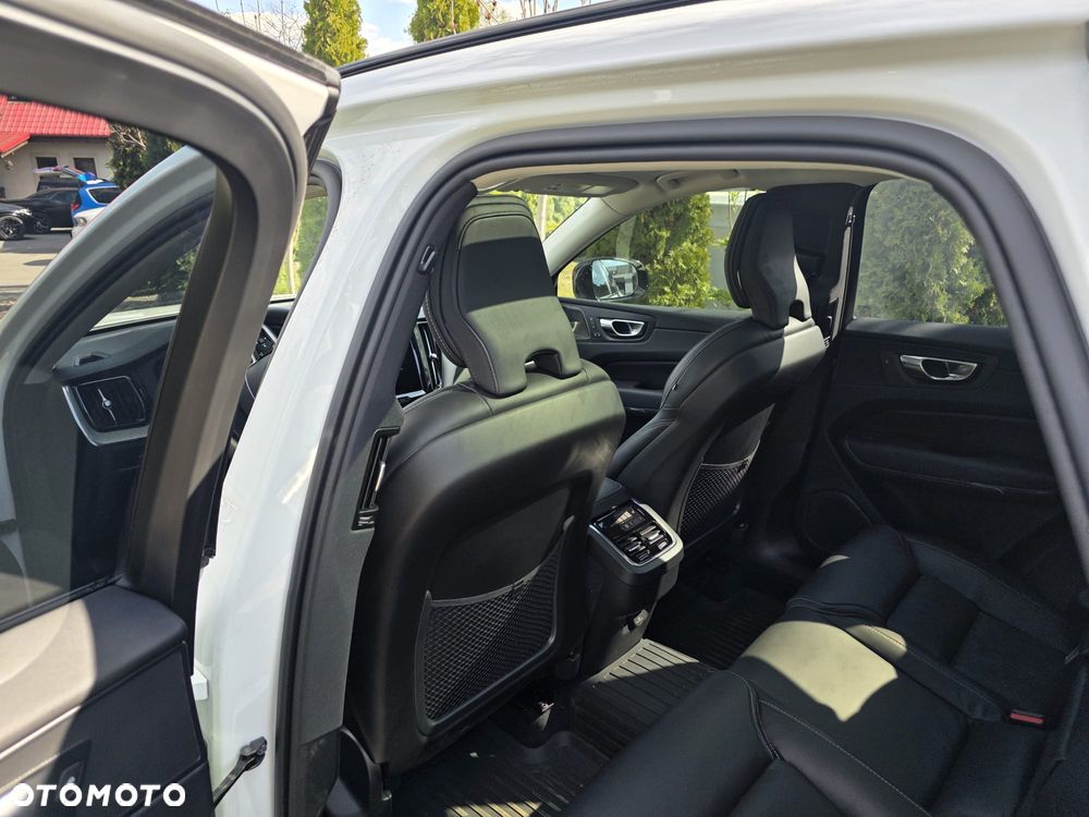 Volvo XC 60 B6 B AWD Momentum Pro - 25