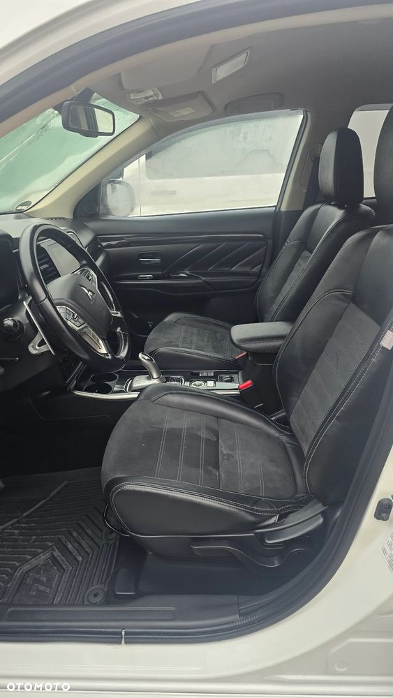 Mitsubishi Outlander 2.0 4WD - 5