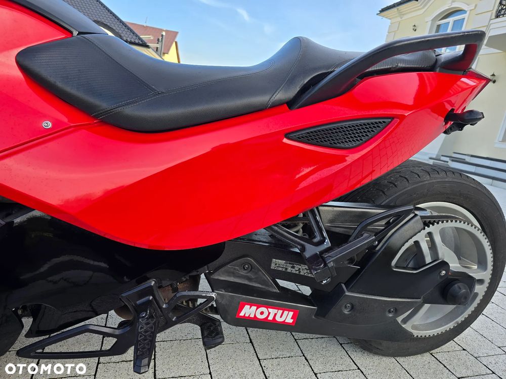 Can-Am Spyder - 22
