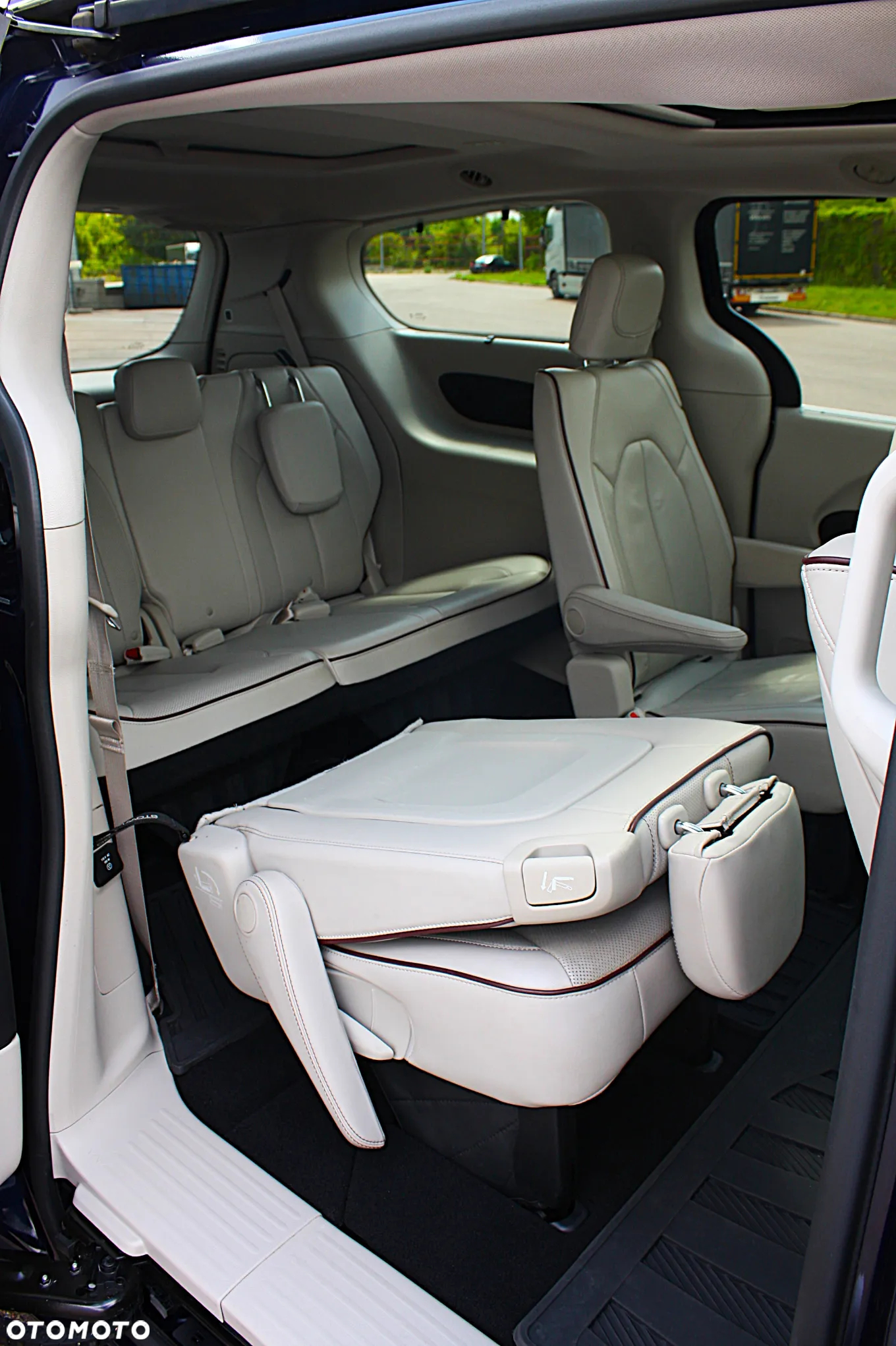 Chrysler Pacifica - 17