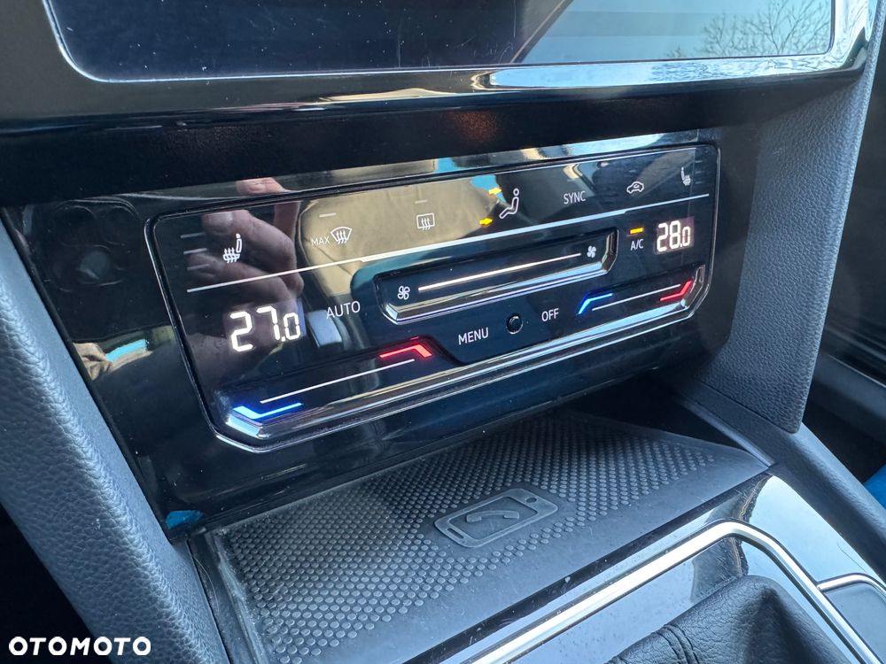 Volkswagen Passat Variant 2.0 TDI EVO Elegance DSG - 22