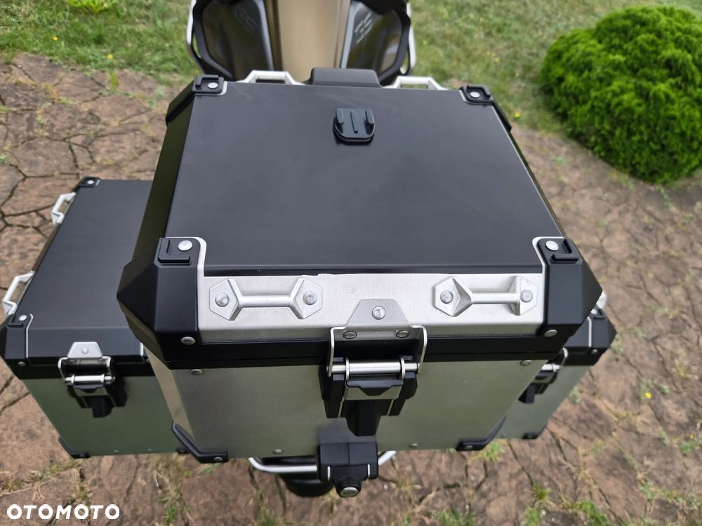 BMW R - 8