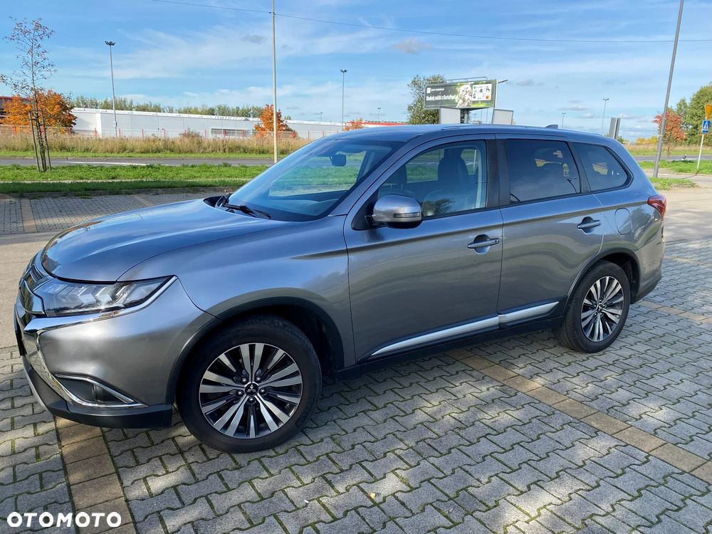Mitsubishi Outlander - 2