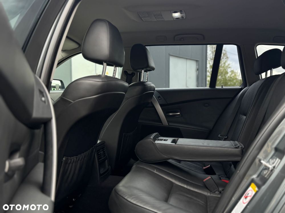 BMW Seria 5 525d - 25