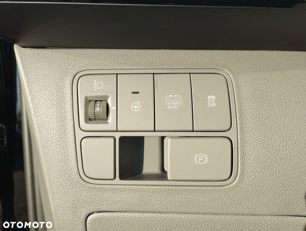 Hyundai Staria 1.6 T-GDI HEV Luxury - 40