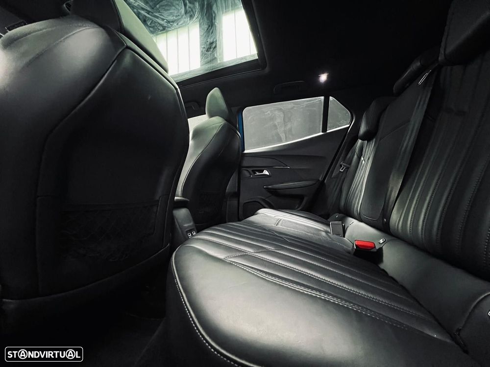 Peugeot e-2008 50 kWh GT - 44
