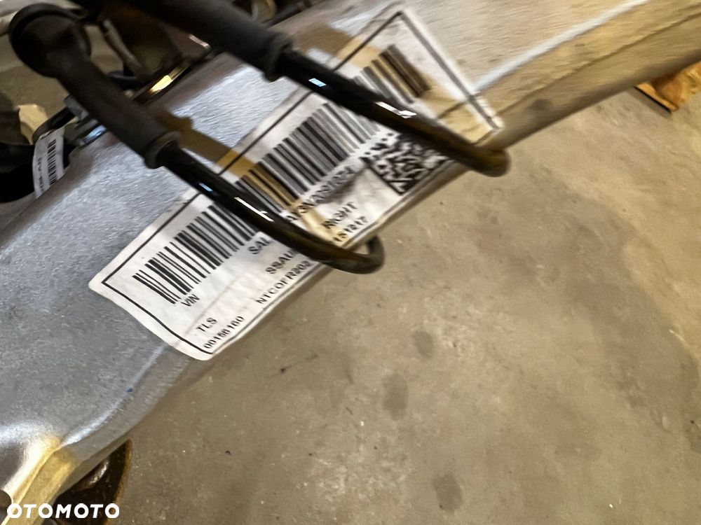 ZWROTNICA PIASTA CZUJNIK ABS PRZÓD PRAWY LAND ROVER DEFENDER II L663 - 12