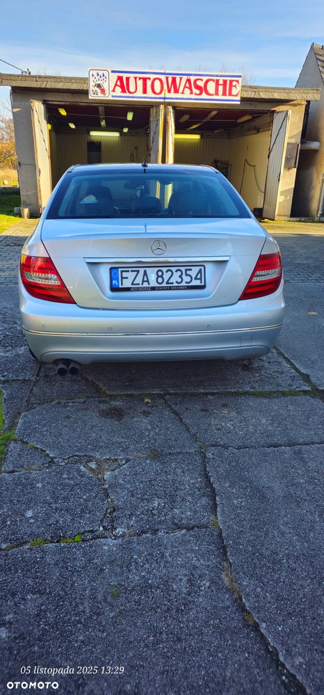 Mercedes-Benz Klasa C 180 CGI BlueEff Avantgarde - 2