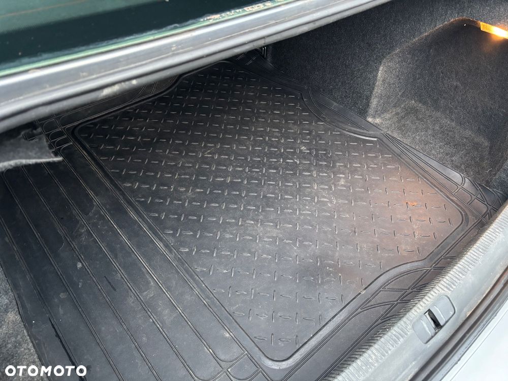 Volkswagen Passat 1.9 TDI Trendline - 10