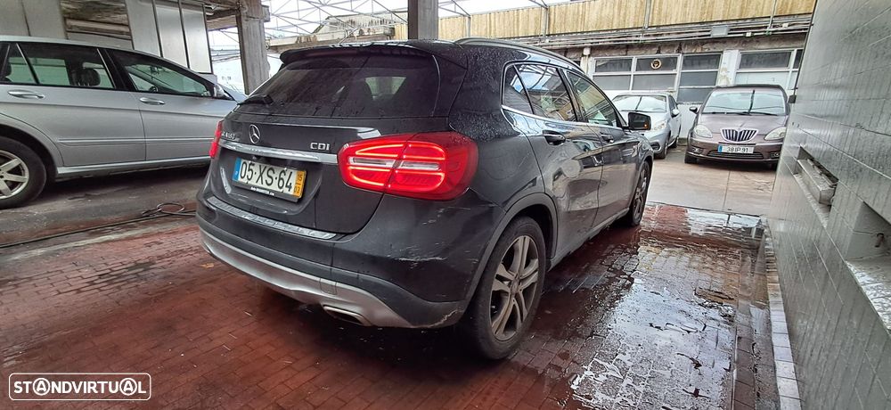 Mercedes-Benz GLA 180 CDI Urban - 12