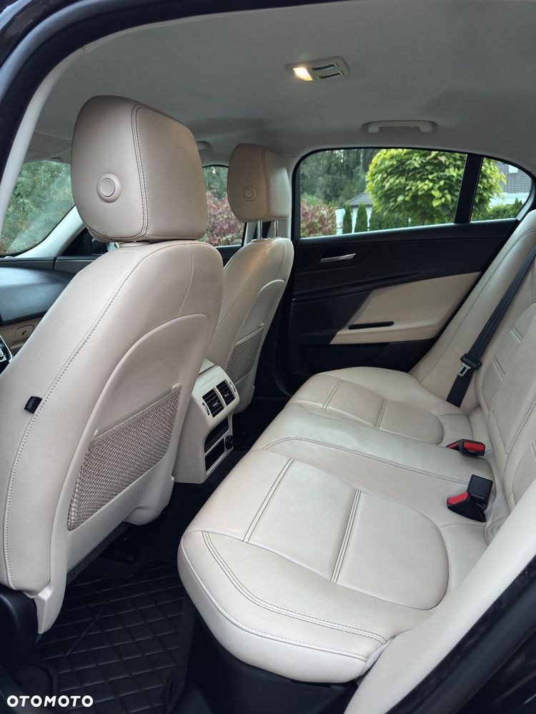 Jaguar XE - 20