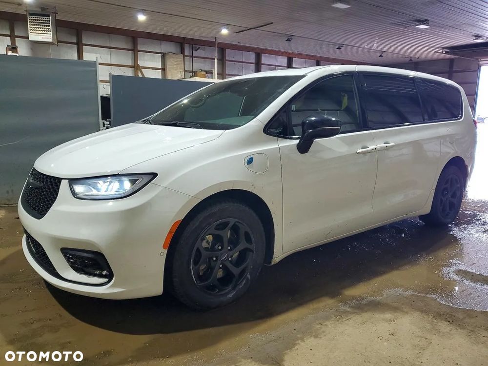 Chrysler Pacifica - 1