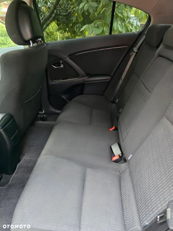 Toyota Avensis 1.8 Sol EU5 - 16
