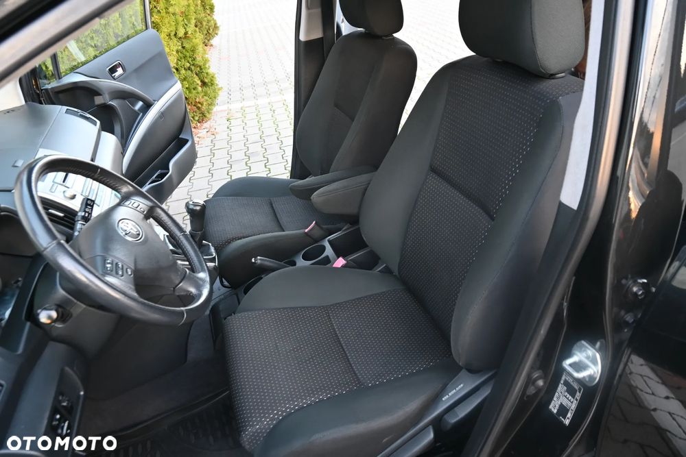 Toyota Corolla Verso 1.8 Sol + 7os - 39