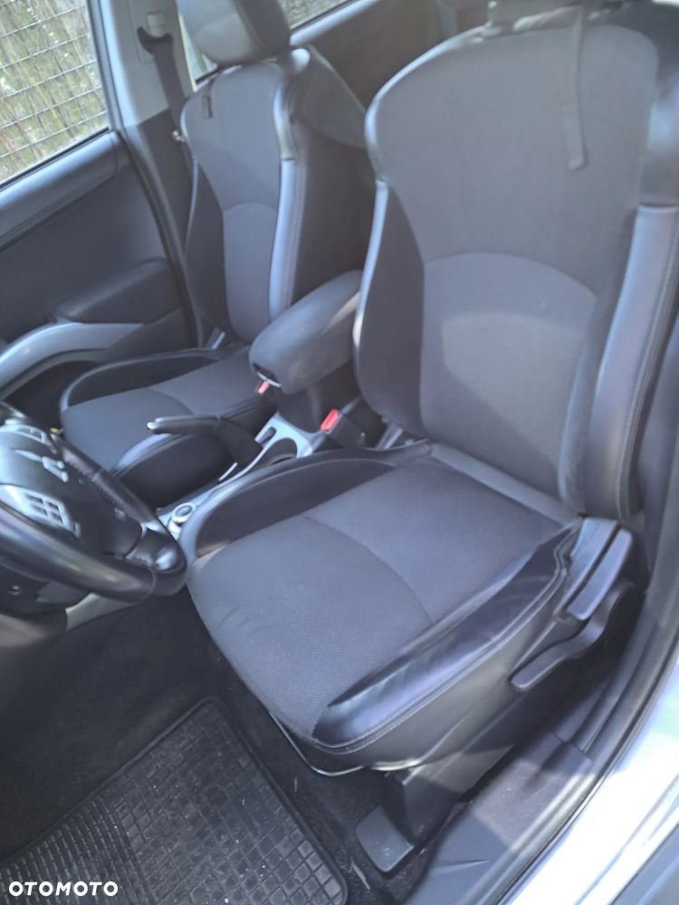 Mitsubishi Outlander 2.0 DID Intense + - 12