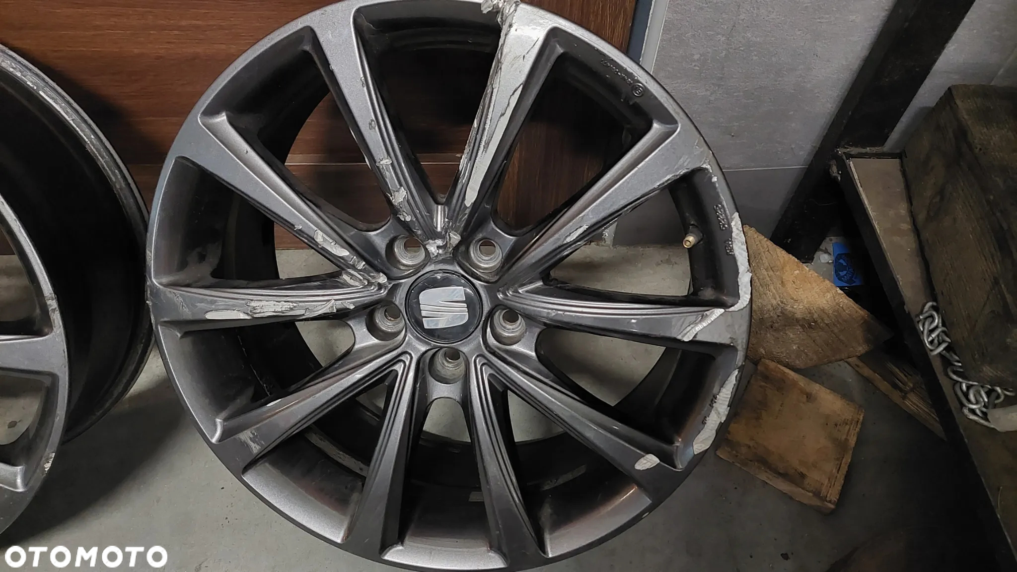 FELGI ALUMINIOWE 18 CALI SEAT 5X112 7,0JX18 H2 ET45- JEDNA USZKODZONA, PORYSOWANA - 4