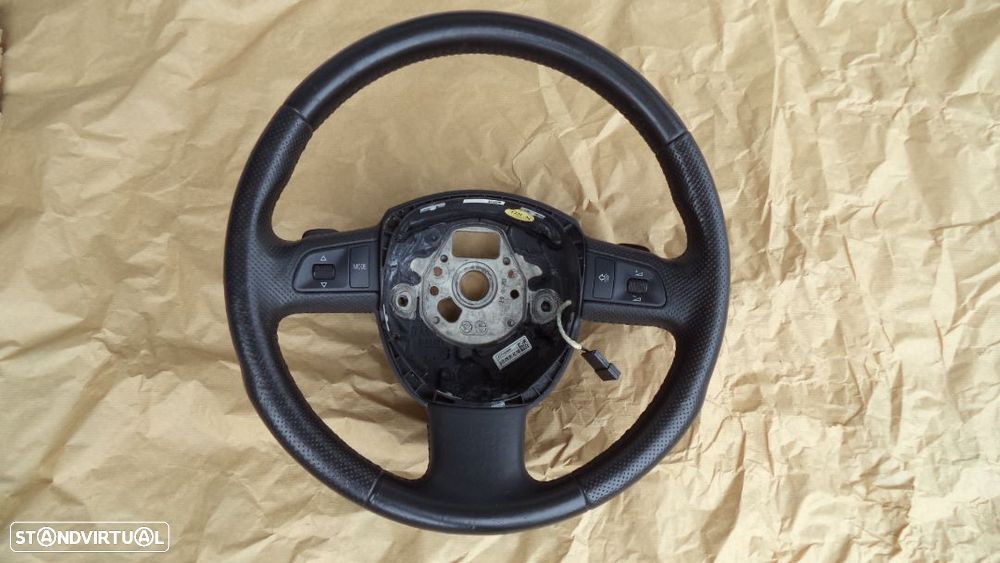 volante Audi A3/A4/A6 ano 2005 a 2010  com comandos e patilhas em bom estado - 1