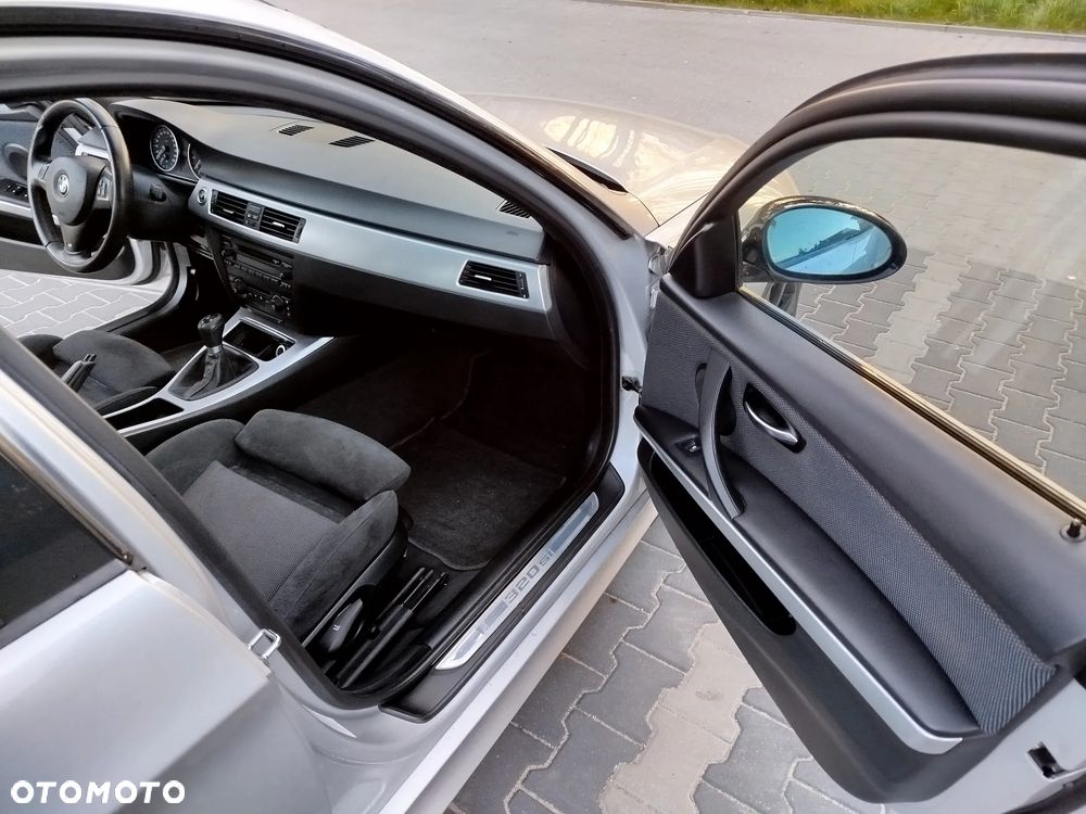 BMW Seria 3 320i - 12