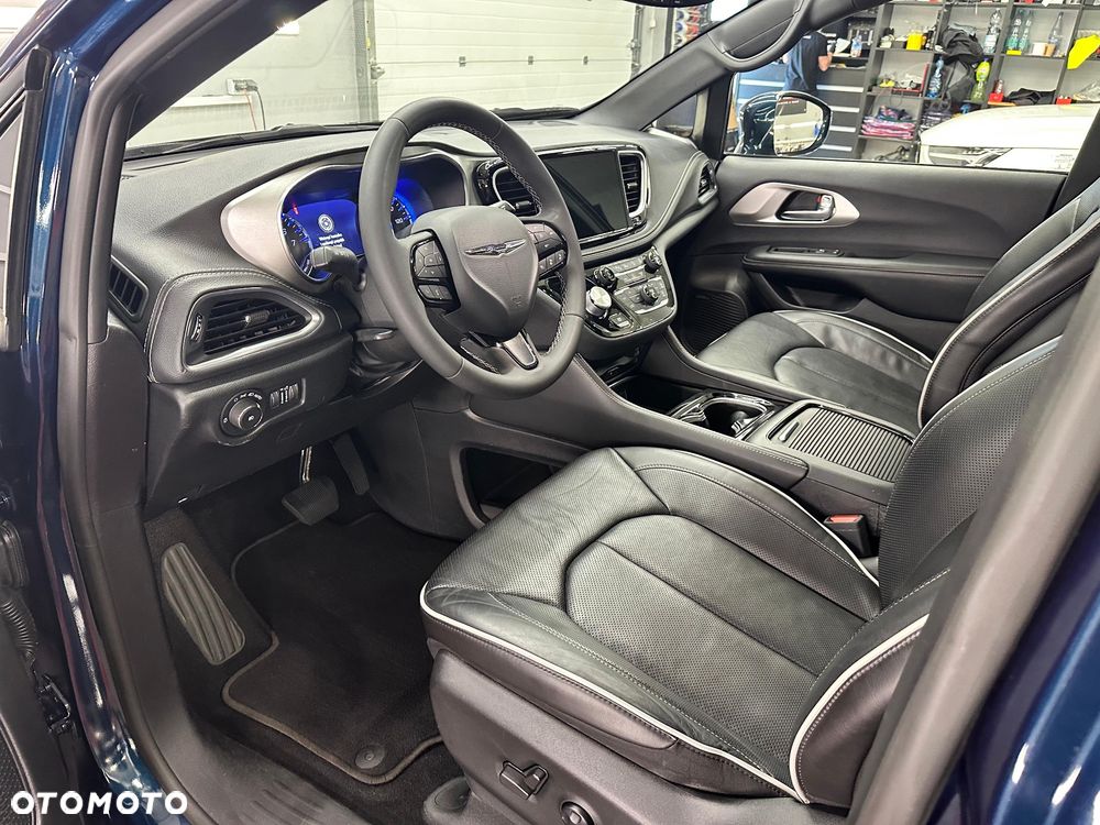 Chrysler Pacifica - 19