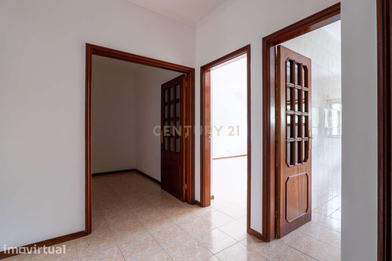 Apartamento T2 +1 com Varanda e Box fechada - Grande imagem: 4/21