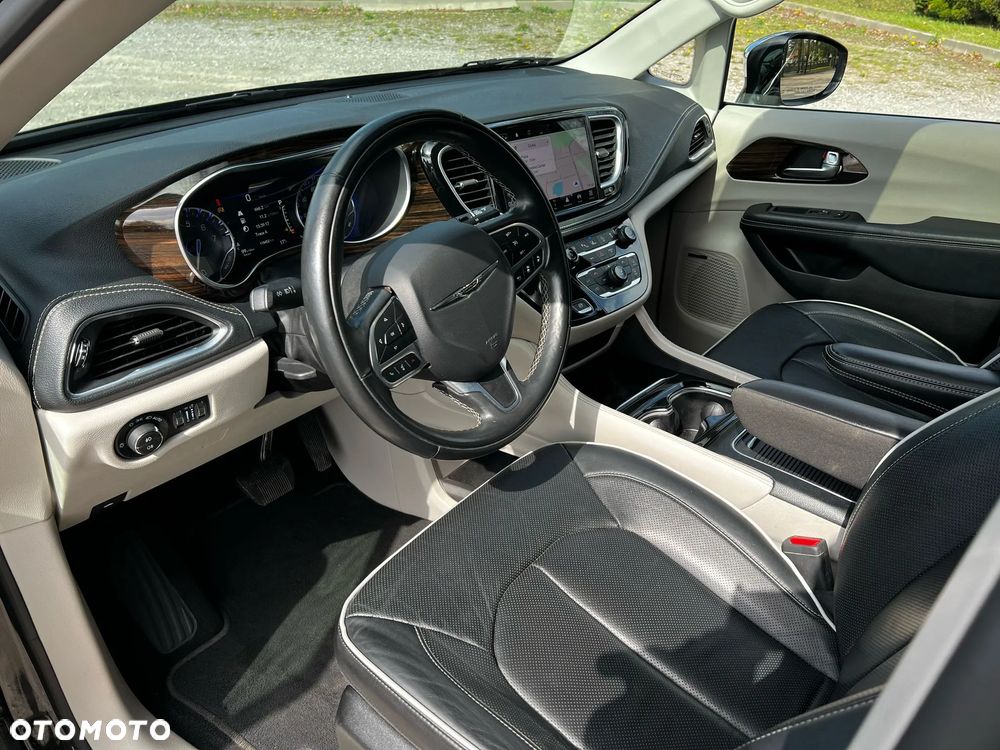 Chrysler Pacifica - 10