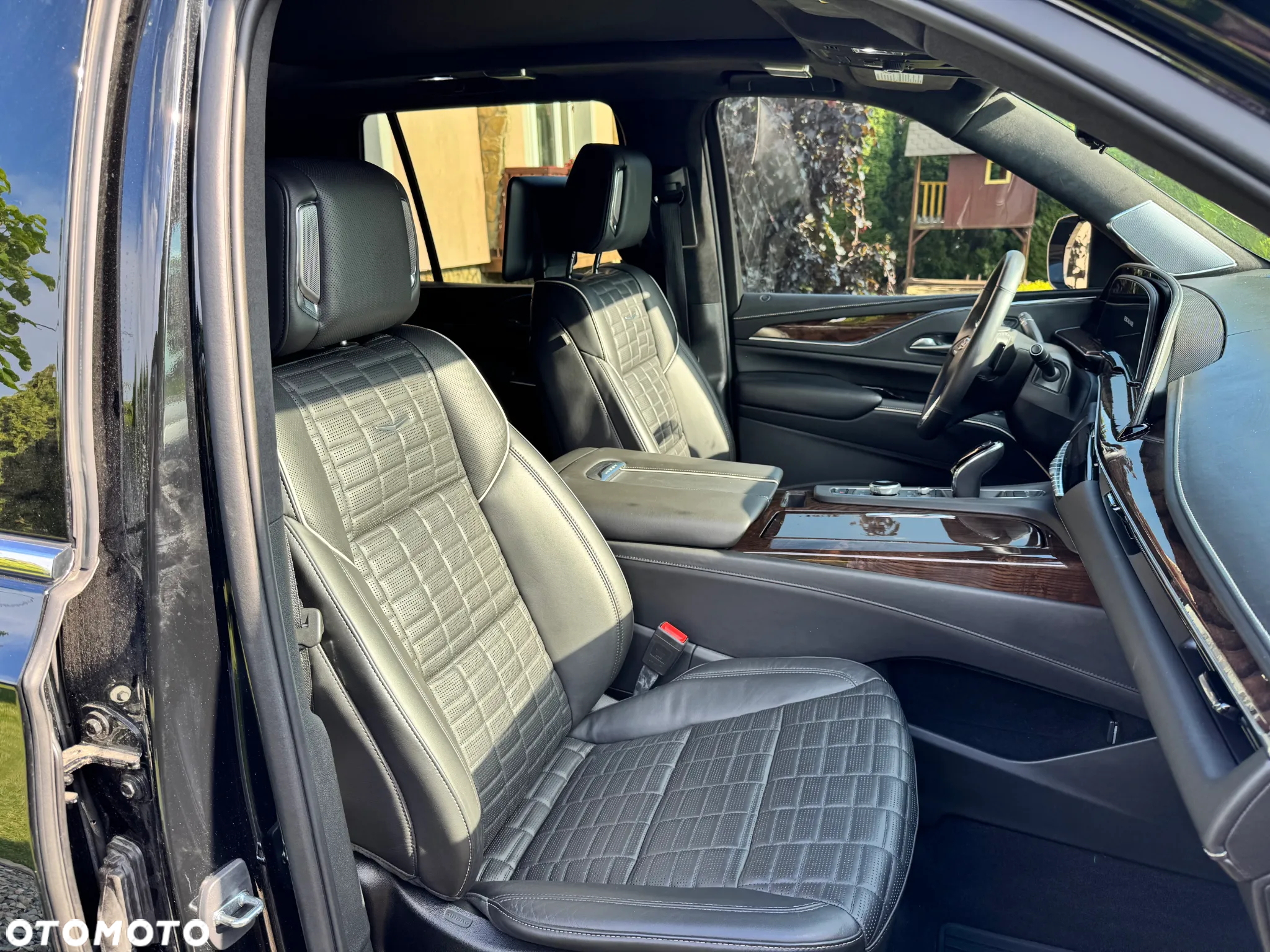 Cadillac Escalade - 36