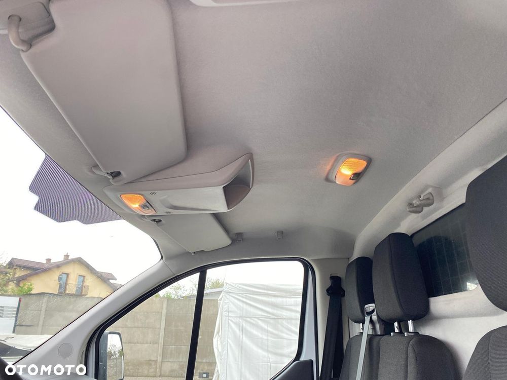 Ford TRANSIT CUSTOM - 12