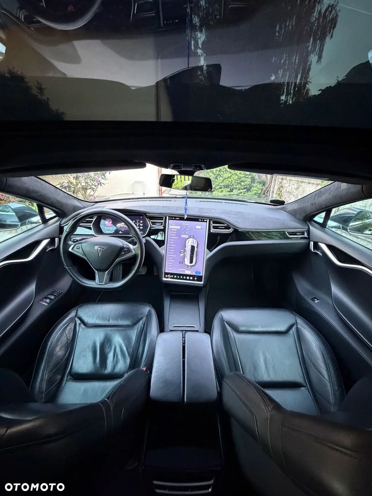 Tesla Model S 85 D - 14