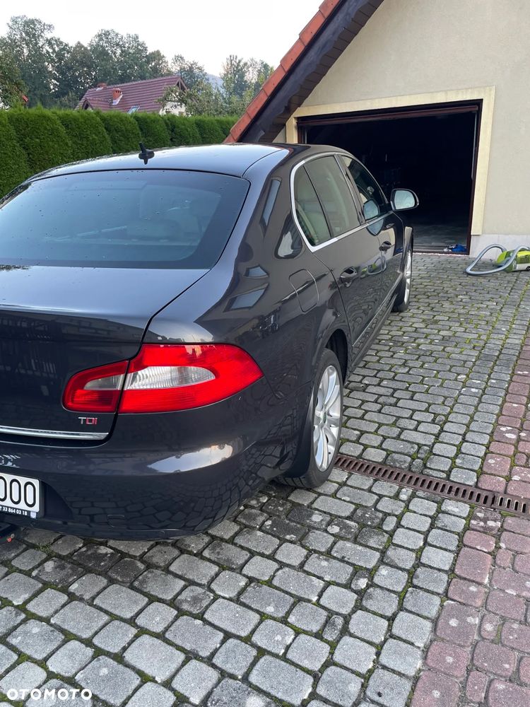 Skoda Superb 2.0 TDI L&K DSG - 16