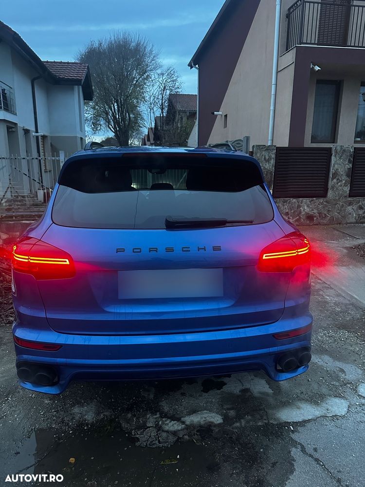 Porsche Cayenne - 2