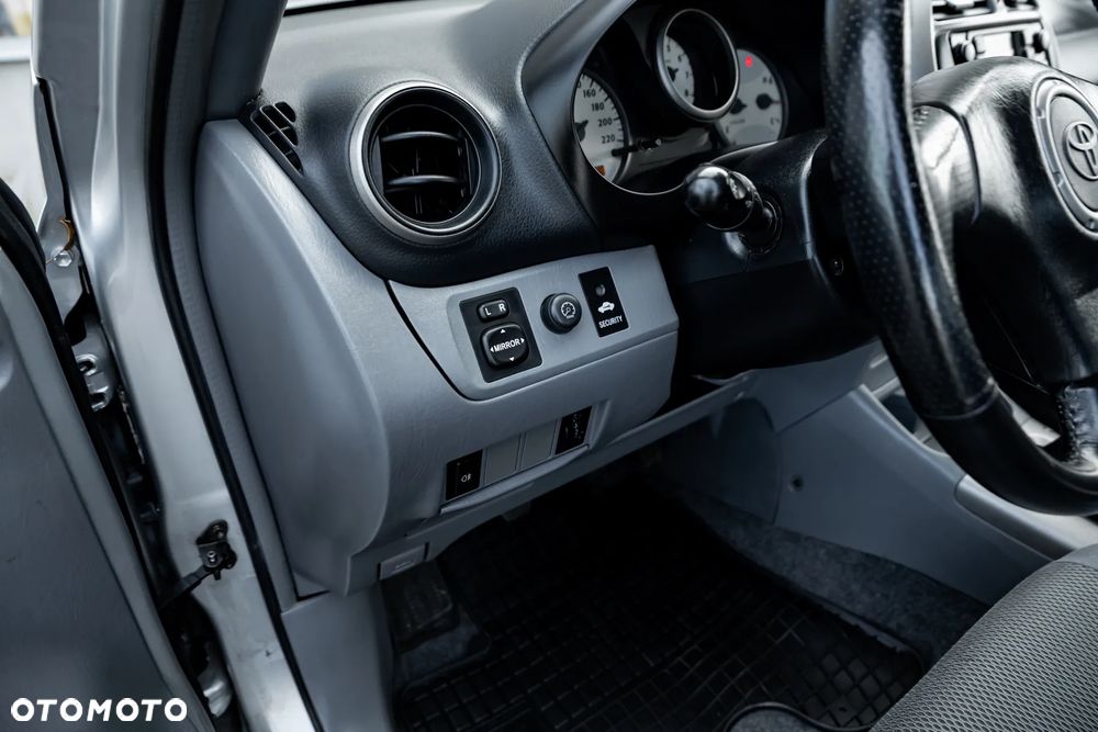 Toyota RAV4 4x4 Edition - 27