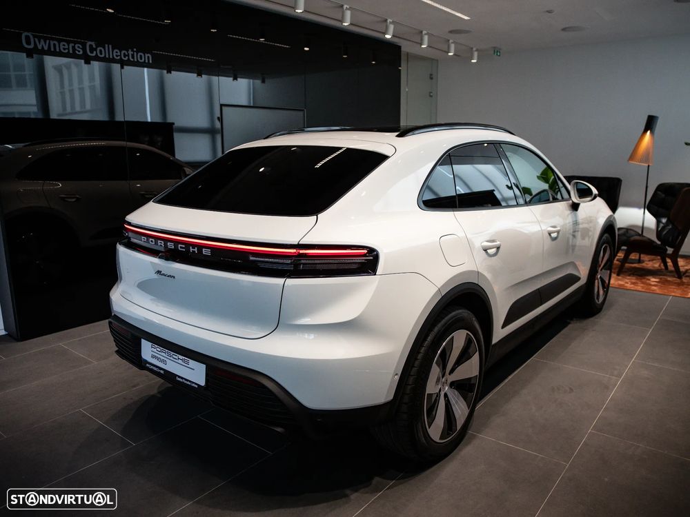 Porsche Macan Electric - 11