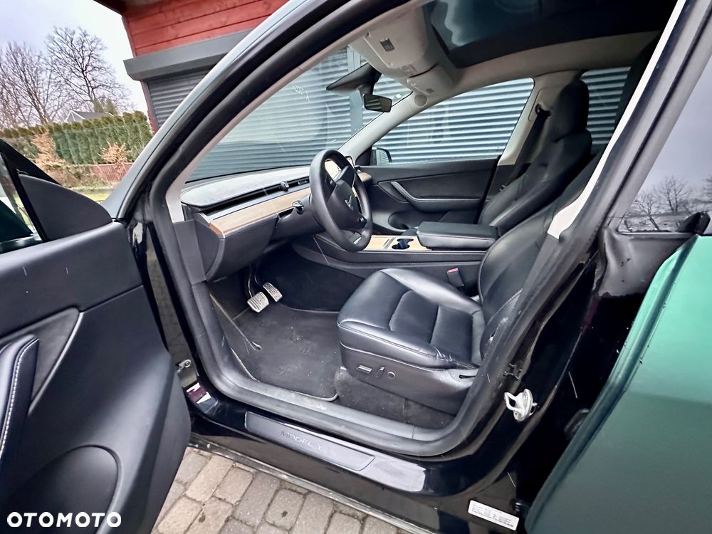 Tesla Y Performance Dual Motor AWD - 17