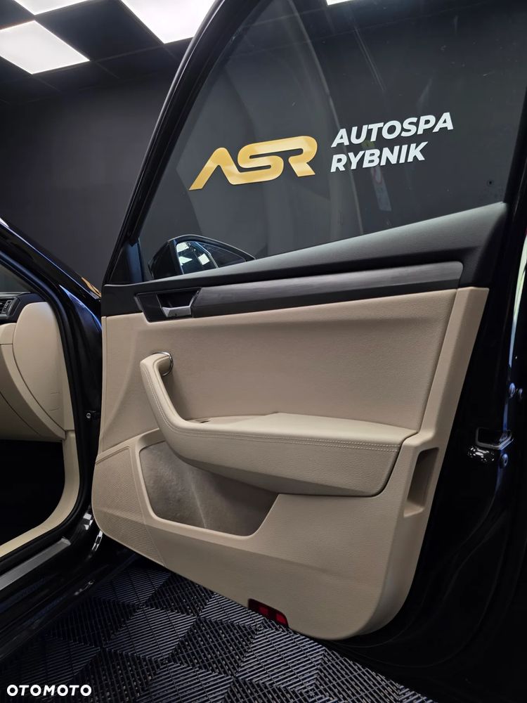 Skoda Superb 2.0 TDI SCR Style DSG - 22