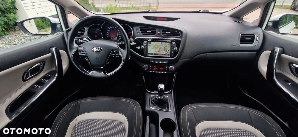 Kia Ceed 1.6 GDI Dream Team Edition - 34