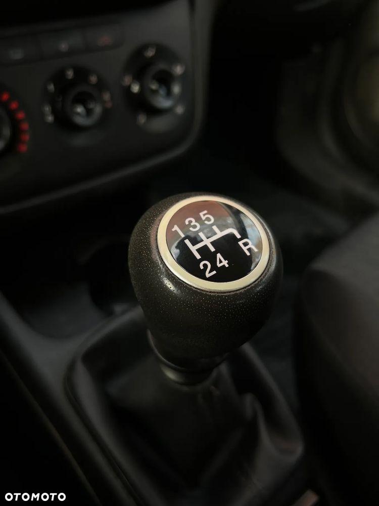 Fiat Punto 1.4 Easy S&S - 23