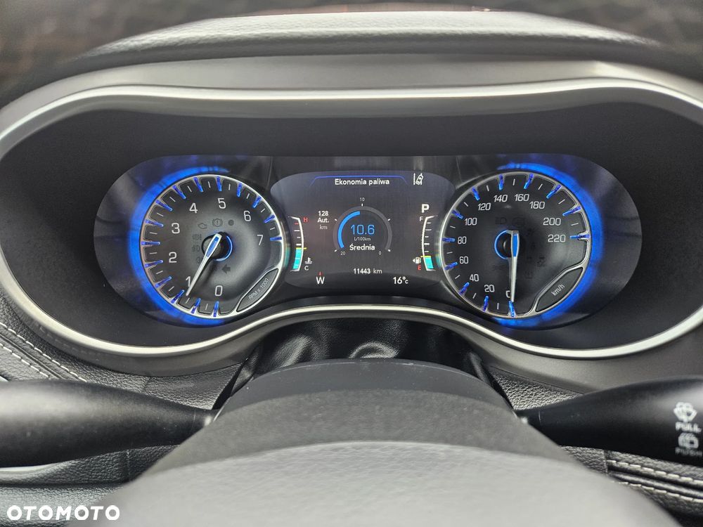 Chrysler Pacifica - 17