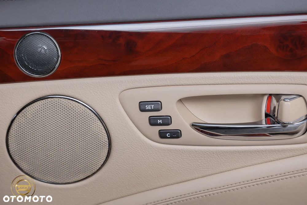 Lexus LS 600h Superior - 38
