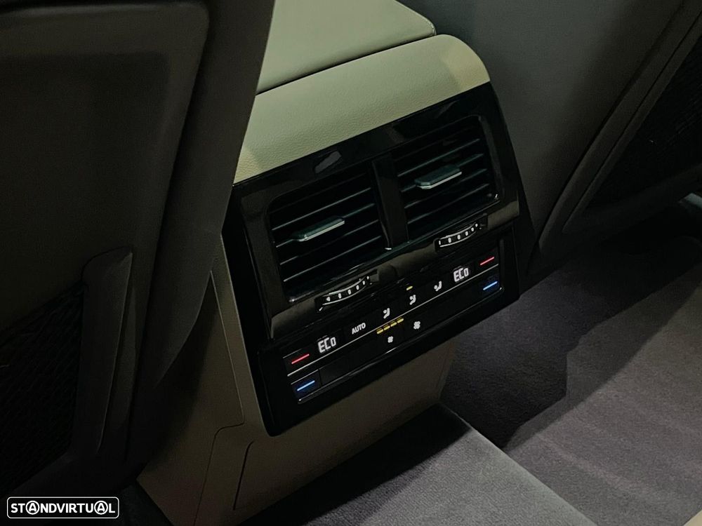 VW Touareg 3.0 TDI V6 Elegance Plus - 40