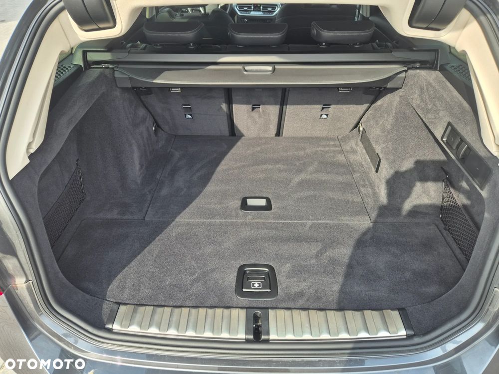 BMW Seria 3 318d Touring Luxury Line - 8